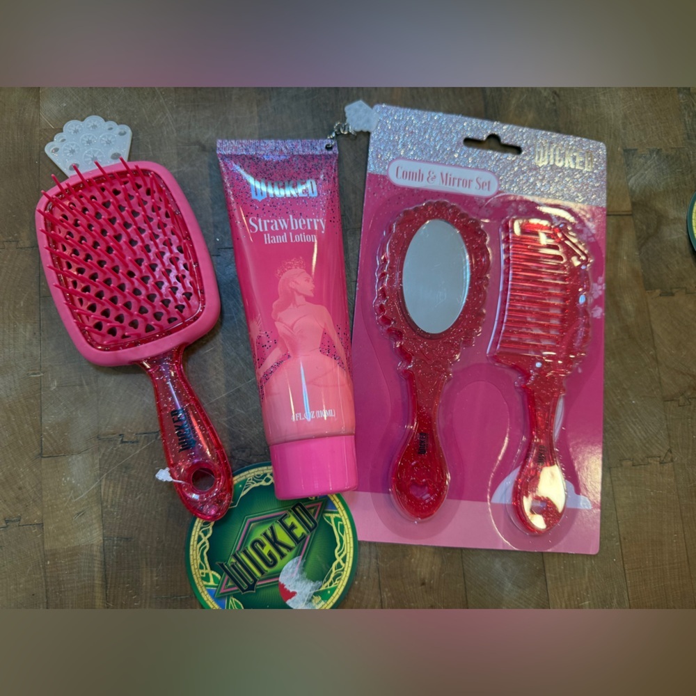 Wicked Pink Strawberry Lotion Hair Care Pink Brush Comb & Mirror Set NEW